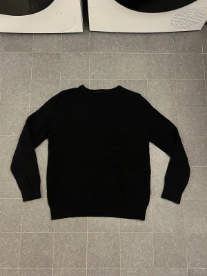 Stilgruvan - Tja, säljer en svart ull tröja från Stilgruvan. Priset kan diskuteras, hör av dig vid minsta lilla fundering.