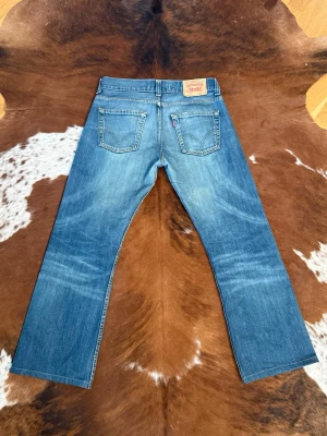 Levis 512 bootcut - Tjena! Säljer dessa riktigt snygga Levis 512 bootcut, byxorna är i fint skick, passar W32/L30, hör av dig vid funderingar!🙌