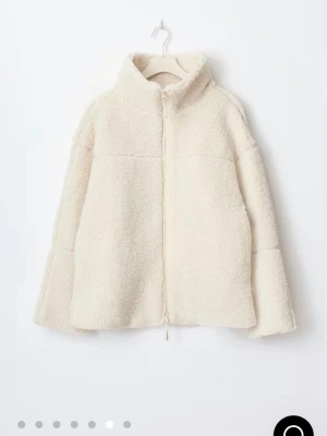 Teddyjacka Gina - Oanvänd jacka i storlek xs, helt slutsåld 