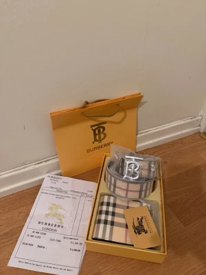 Burberry bälte 115 - Inte använ går att byta sida på bälten 