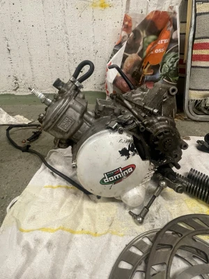 Beta rr50 moped motor - Säljer motorn meddela om andra delar. Beta rr50