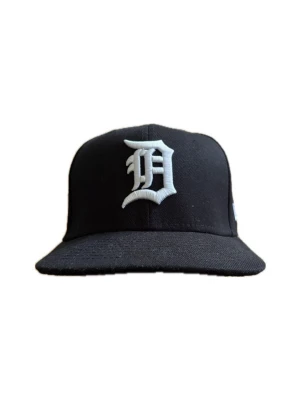 New Era keps  - En riktigt snygg New Era keps som är helt sprillans ny för endast 249kr. Priset är inte hugget i sten, så fråga bara om det är något!