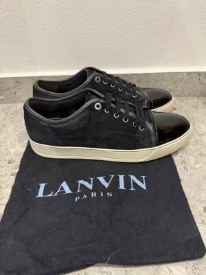 Lanvin Cap Toe - Lanvin Cap Toe || Storlek UK9 EU43 || Skorna är i mycket bra skick || Dustbag medföljer vid köp || Tveka inte på att höra av dig vid frågor eller funderingar 