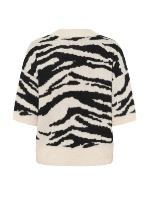 Stickad t-shirt med zebramönster - Jättesnygg stickad tröja med zebramönster. Aldrig använd med prislappen kvar!!🤗 Köpt på Zalando för 599 kr, märket är Kaffe💕 Storlek S😇