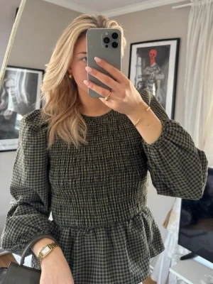 Ganni topp -  Så fin ganni inspirerad topp från Only i mycket bra skick! 