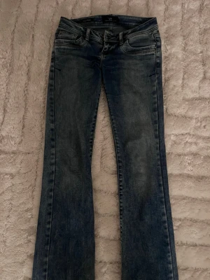 LTB jeans  - Blå LTB jeans i modellen VALERIE i storlek w27 L32 ❤️mindre defekt på baksidan (se bild) 