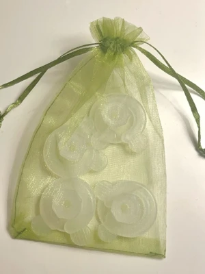 Sängklämmorna  - Sängklämmor så att täcket inte rör sig runt i påslakanet.