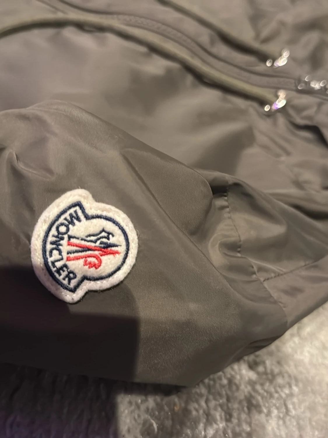 Moncler mörkgrön vindjacka med huva - 1