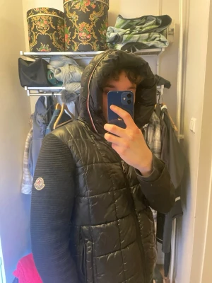 Moncler cardigan - Tar trades också. Pris kan diskuteras