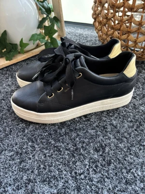 Gant Aurora Sneakers - Mycket sparsamt använda pga aningen små för mig.