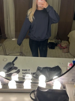Oversized blå hoodie - Mysig oversized hoodie i mörkblå från lager 157 helt ny använd enstaka gång 💕💕