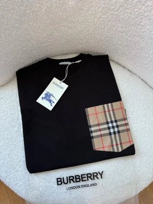 Helt nya T-shirt  - Oanvänd 