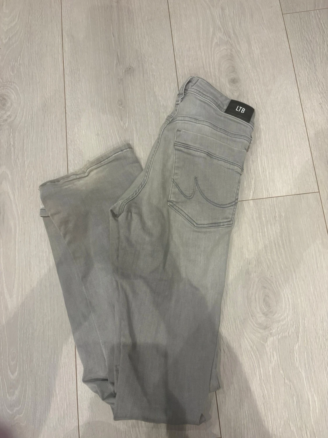 Grå jeans från LTB