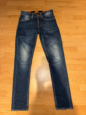 Tramarossa jeans - Säger min Tramarossa jeans som jag köpte helt nya men knappt använt, extremt bra skick och riktigt snygga. Vid frågor är det bara att höra sig av!😁