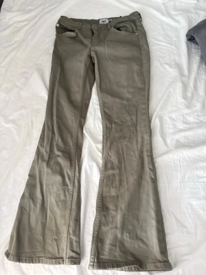 Fina gröna jeans från lager 157!!💚 - Snygga gröna jeans från lager 157 som är helt oanvända. Just nu ligger dom bara i gaderoben p.g.a att jag köpte fel stl. Köpte för 400kr säljer för 270kr💗