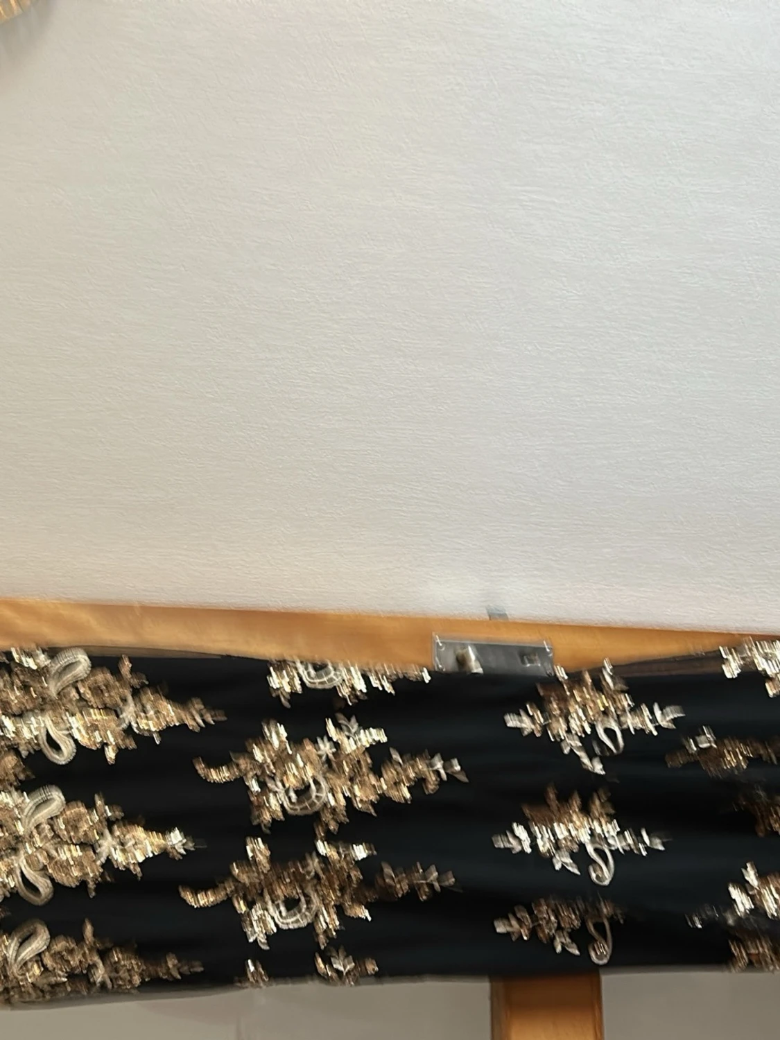 Svart långklänning med guldspets - 1