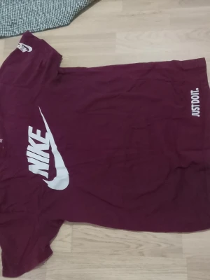  Nike t-shirt - Priset kan förhandlas 