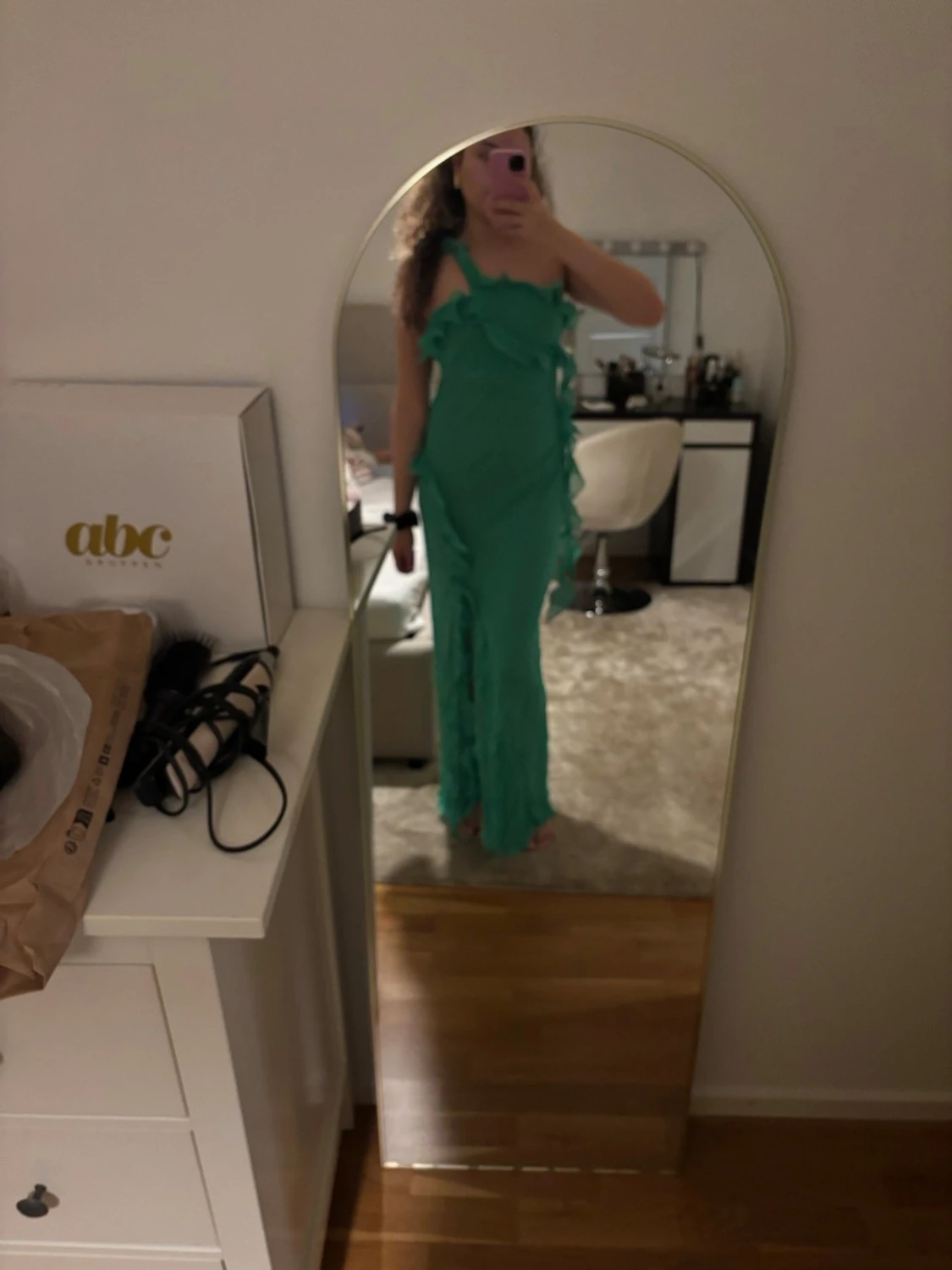 Grön långklänning med volanger - 1