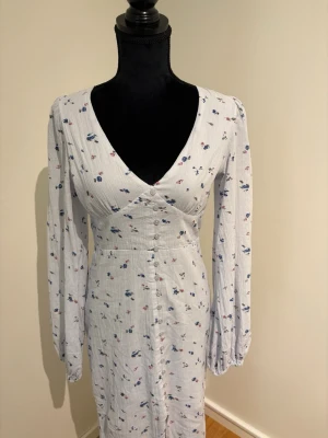 Långklänning - Finaste sommarklänningen, förliten för mig:(