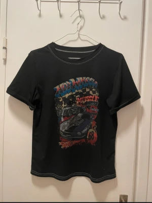 T-shirt m. Tryck - Använd men i bra skick