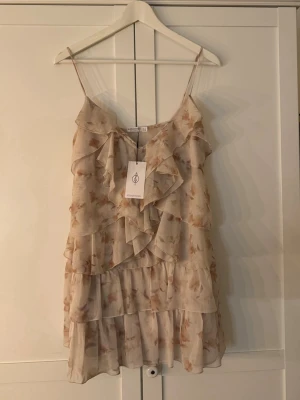 Stradivarius klänning  - Helt ny stradivarius klänning i storlek M. 