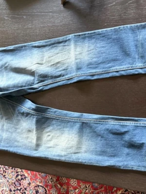 Nudie jeanse  - Snygga blå nudie jeanse w31 L 32