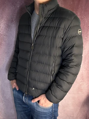 Colmar jacka -  fint skick dock ett hål | Size S (modellen är 188 cm 75 kg) | fraktar spårbart inom 24 timmar | för att köpa klicka ”köp nu” | vid frågor eller funderingar skriv ett meddelande | följare får bättre rabatter🙌