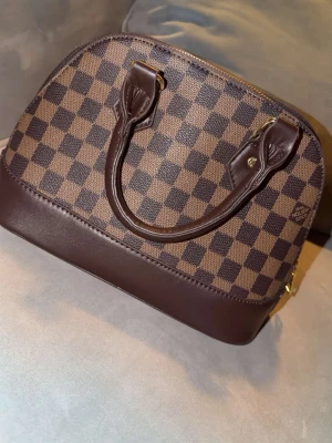 Alma väska  - Fin aldrig använd splittrans ny 