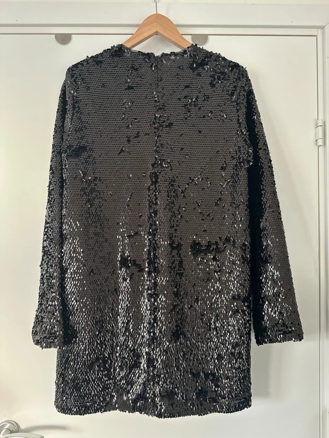 Svart Arket paljettklänning med långa ärmar - 1