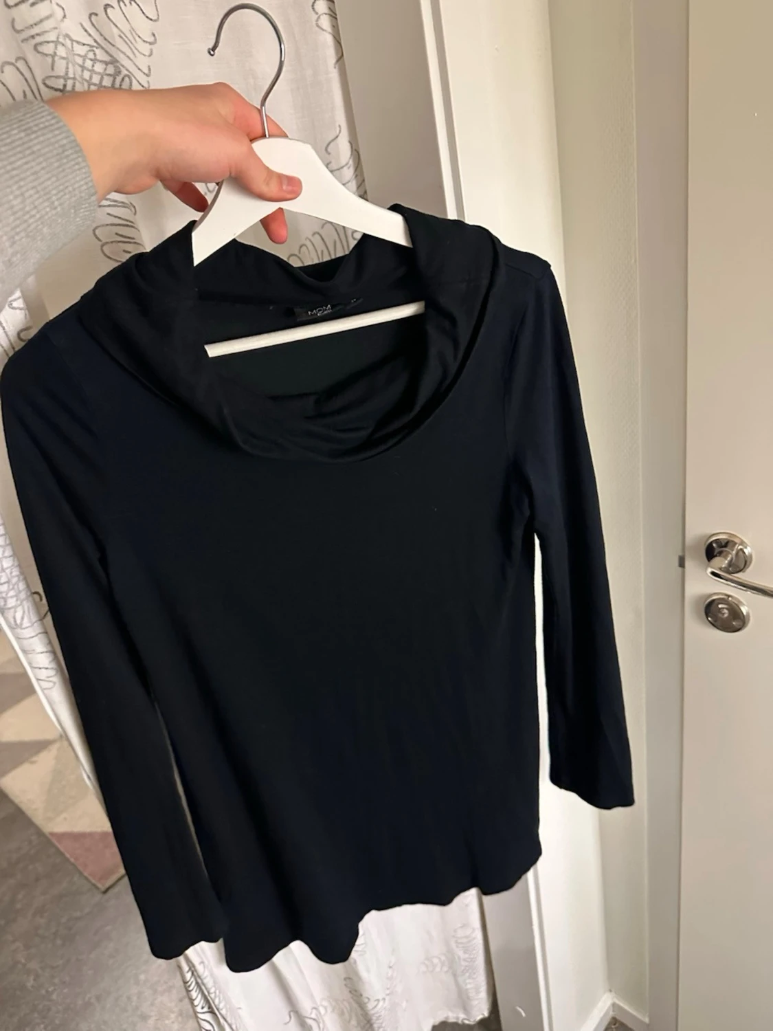 Svart långärmad polotopp - 1