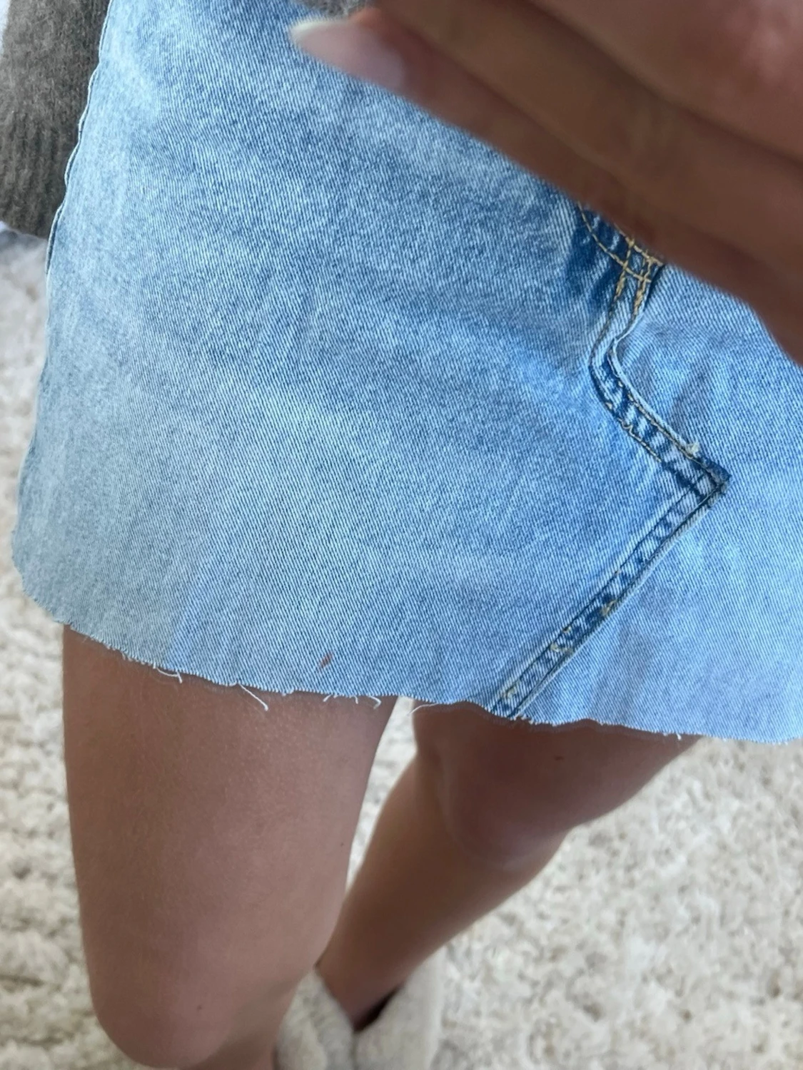 Ljusblå jeanskjol i kort modell - 4