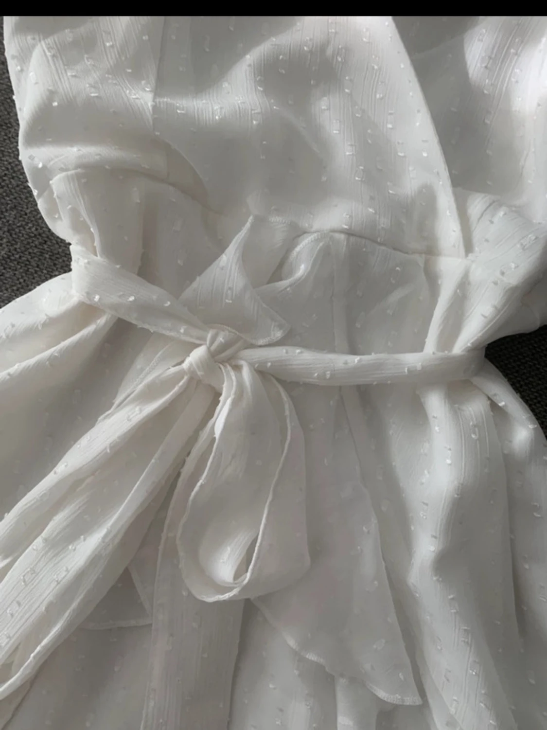 Vit sommarklänning med volanger - 1