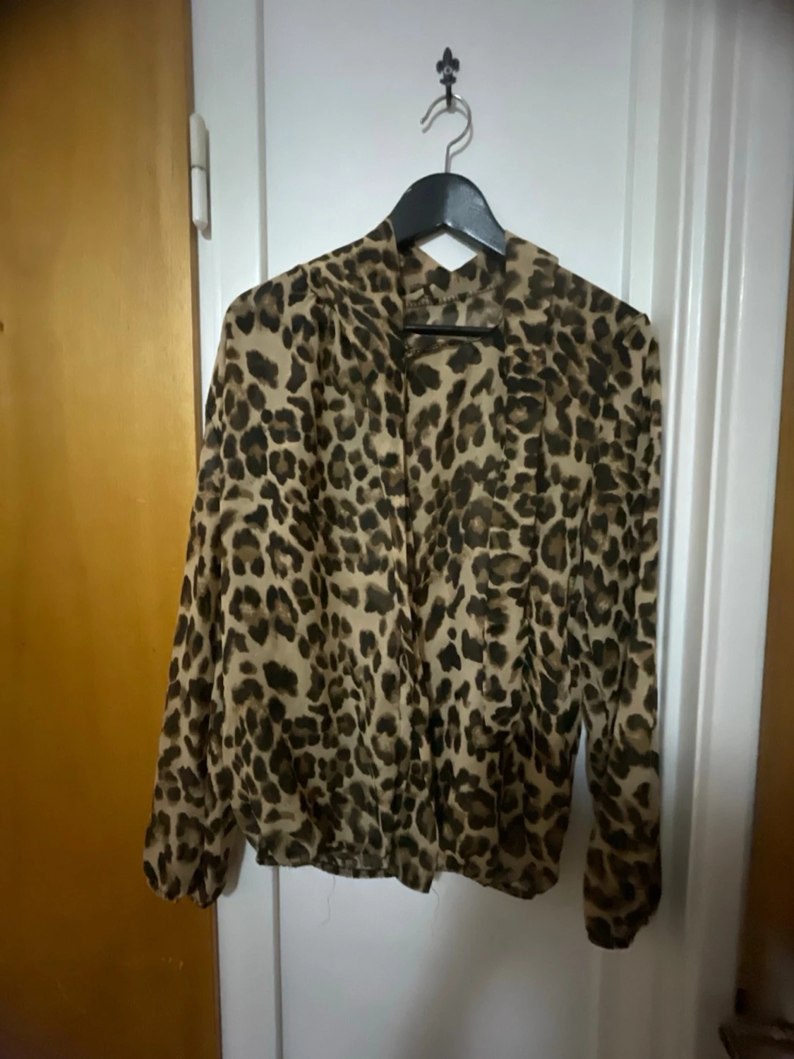 Leopardmönstrad tröja