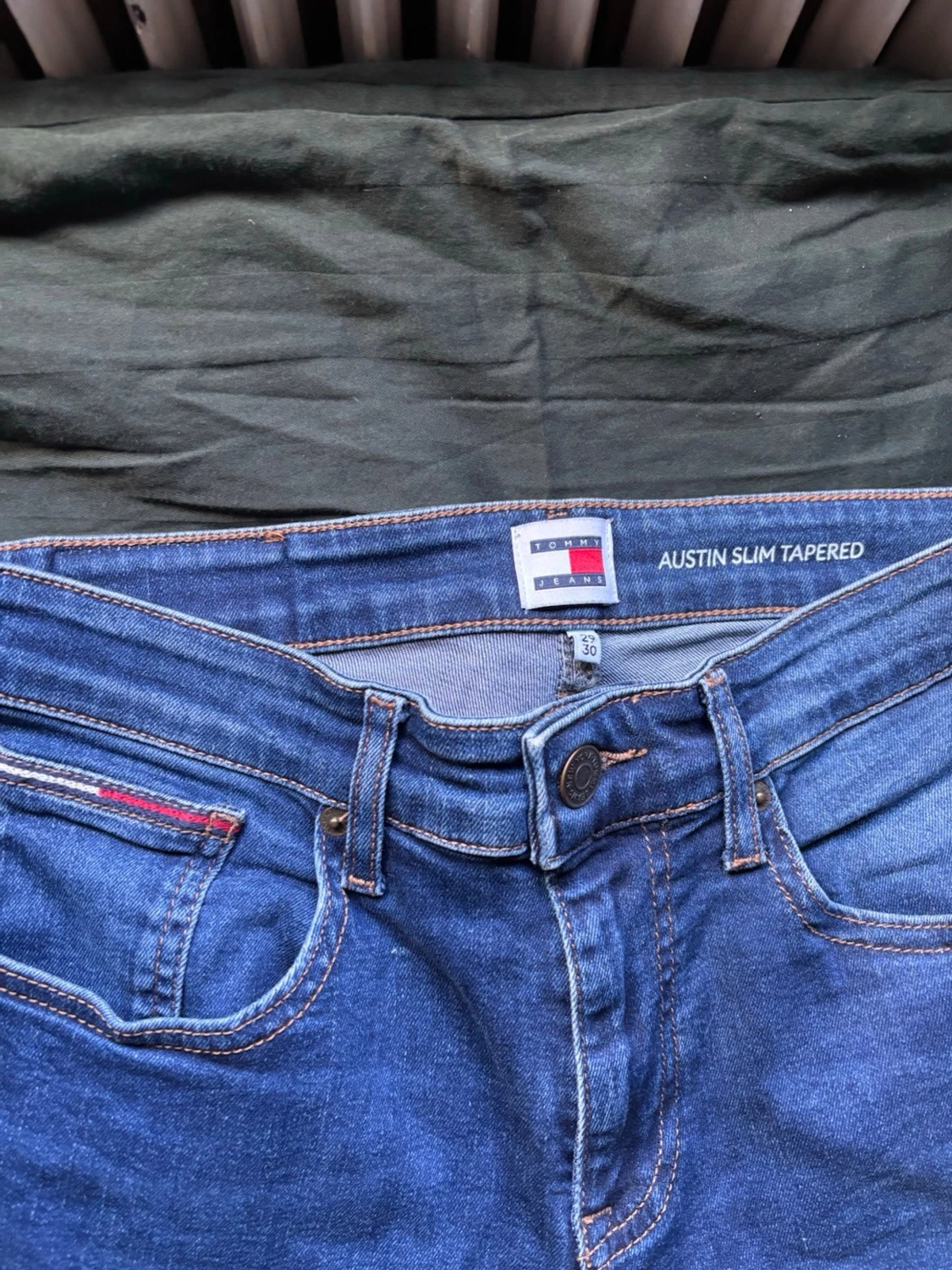 Blå slim fit från Tommy Jeans - 2