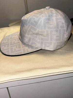 Fendi keps  - Snygg fendi keps onesize 