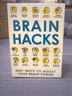 Brain Hacks - 200+ sätt att boosta hjärnan (Brand new, in English) - Skick: Helt ny bok. Omslag: Pappercover. Storlek: standard (inte pocket). Förpackning: I sitt originala plastomslag. Från: Stockholm. Snabb leverans inom Sverige.