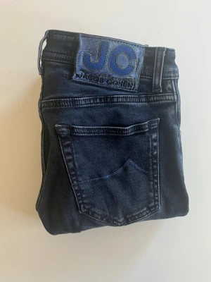 Jacob Cohen Nick slim | 31 - Säljer ett par Jacob Cohën Nick slim jeans i bra skick. | Storlek: 31. | Inga defekter de är bara skrynkliga. | Hör av dig vid frågor eller funderingar.