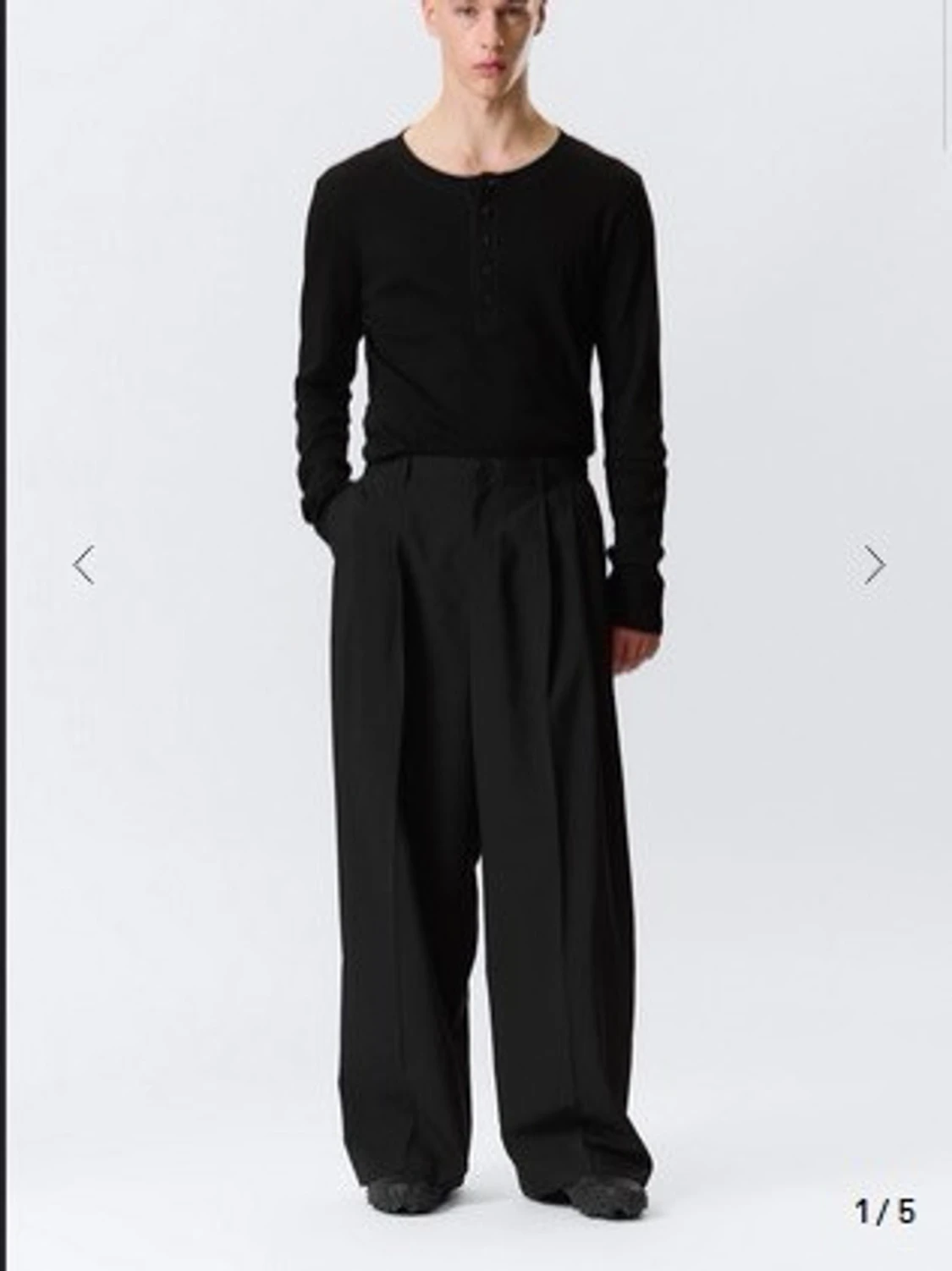 Svarta vida kostymbyxor - 2