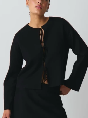 gina tröja  - svart kofta ifrån gina med knytning 🩷kontakta för egna bilder eller frågor🩷använde fåtal gånger och har inga defekter 