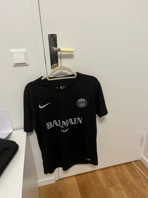 Psg x Balmain - Jätte bra skick, ej använd, bra kvalité 