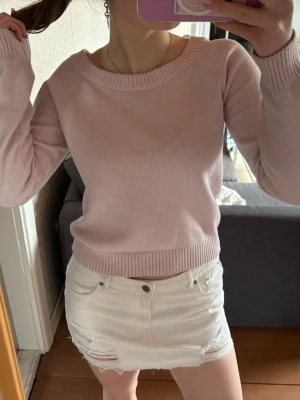 Superfin rosa tröja  - Är i jätte skönt material och blir så fin till sommaren!