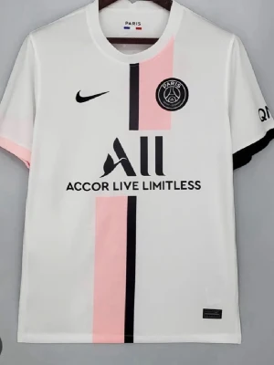 PSG matchtröja vit/rosa Nike - Snygg PSG matchtröja i vitt med rosa och svart vertikal rand framtill. Tröjan har korta ärmar, rund hals och klubbmärke på bröstet. Tillverkad i lätt och ventilerande material, perfekt för fotboll eller träning.