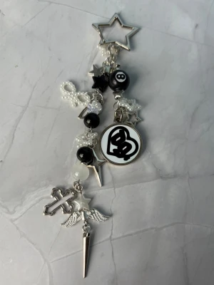 DRAIN GANG - keychain - ⭐️GTB/SBE keychain ⭐️ ✨🤍 FREEBIES (godis & random stickers) ingår i alla beställningar över 70kr 🤍