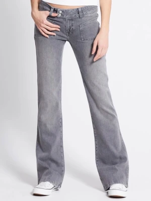 Gråa jeans - Jätte fina gråa bootcut jeans från lager. Har tyvärr aldrig fått användning av de, då jag inte har grejer som passar till denna. 🩷 Har inga tecken på användning. De är short lenght, jag är ungefär 165. 