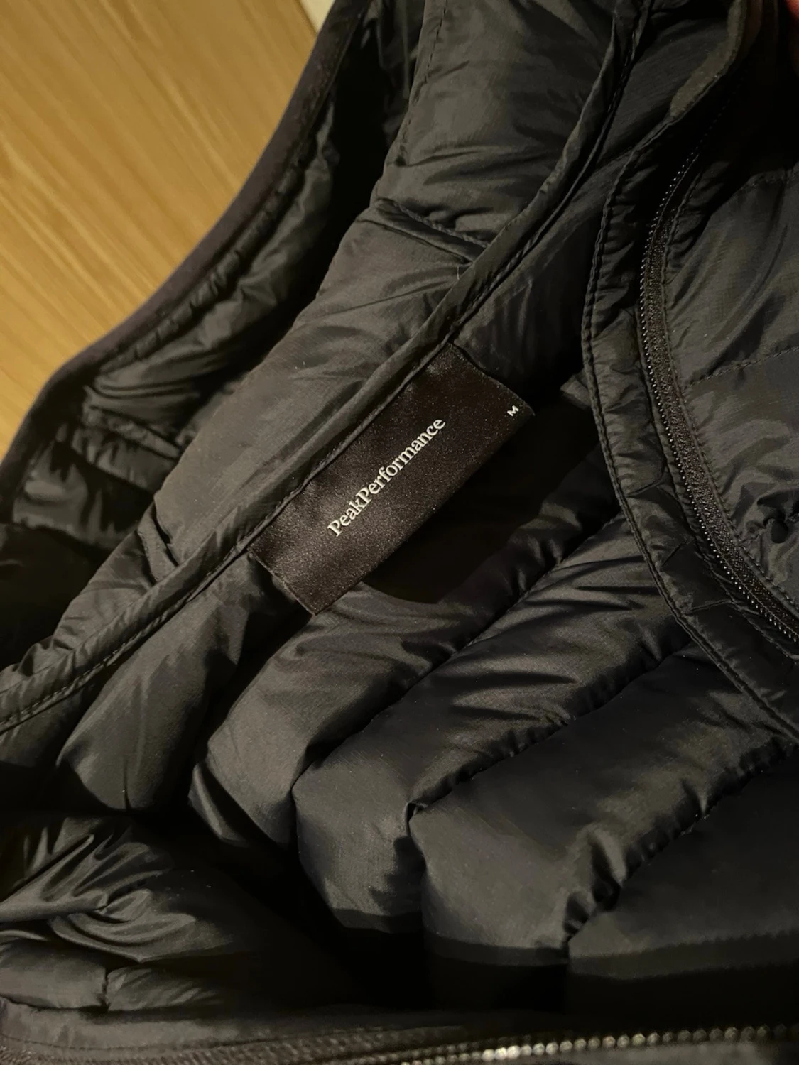 Svart dunjacka från Peak Performance - 2