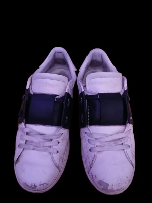 Valentino open - Säljer mina gamla valentino opens då dem har blivit för små och bara samlar damm. Kom gärna med prisförslag då jag är öppen för att diskutera