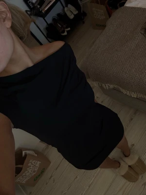 Mini klänning - Superfin svart mini klänning🎀 aldrig använd! Storlek M men passar mer som en S skulle jag säga.