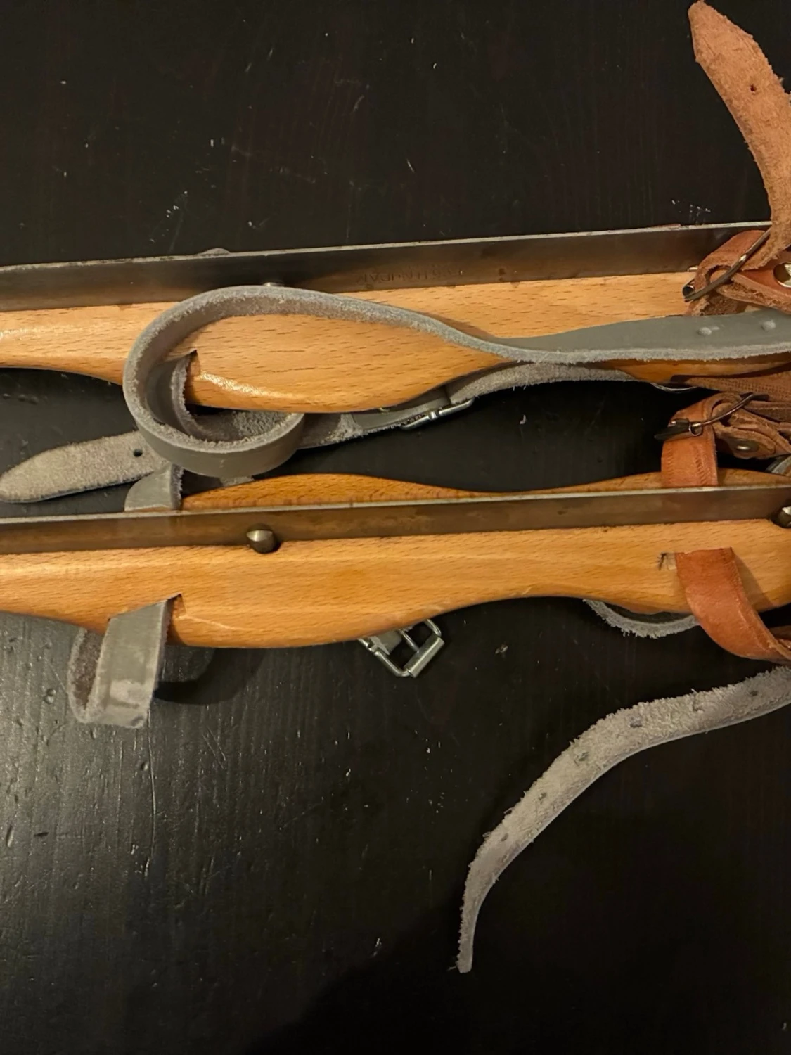 Nijdam träskridskor med läderremmar