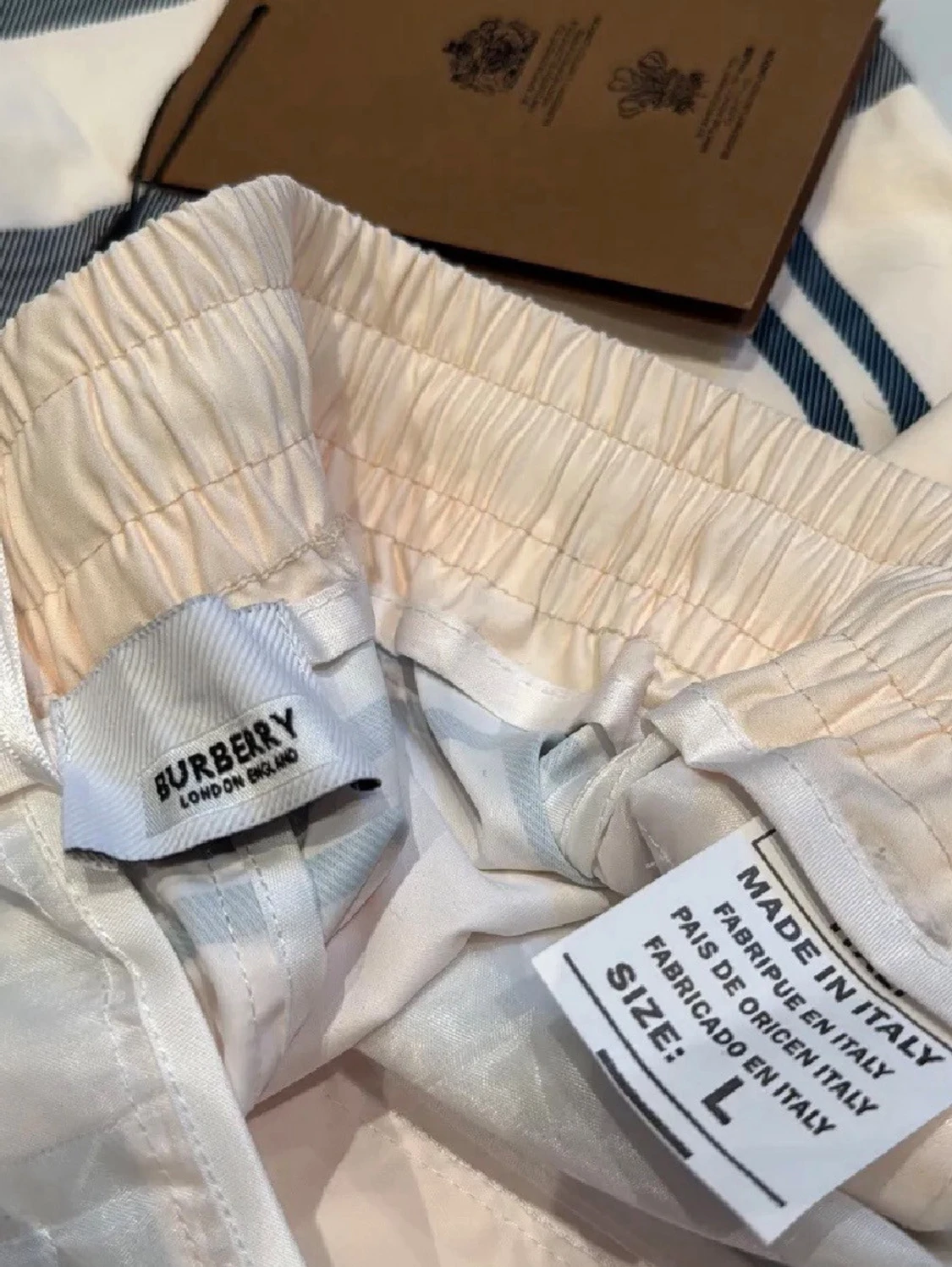 Beige rutiga shorts från Burberry - 2