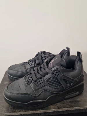 Nike air Jordan 4 - Knappt använda